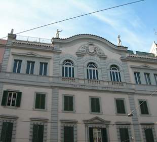 Eissalon Fassi schönstes Gebäude