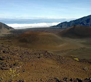 Abstieg in den Krater
