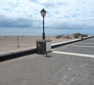 Die Strandpromenade in Richtung Puerto del Carmen