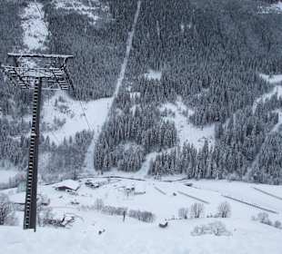 Blick hinunter auf das Skizentrum Angertal