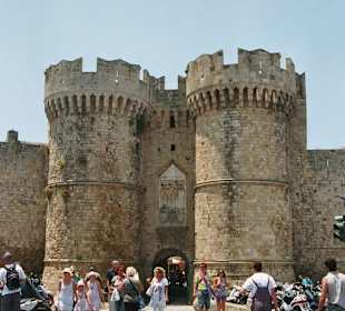 Stadttor Altstadt am Großmeisterpalast