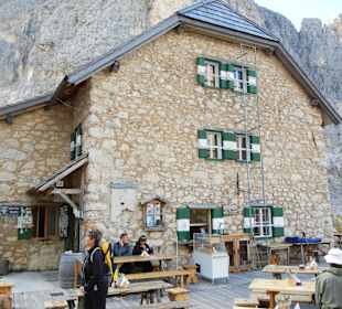 Berghütte am Langkofel