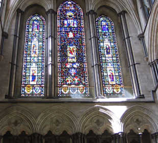 nicht so alt wie die Kirche, aber schön