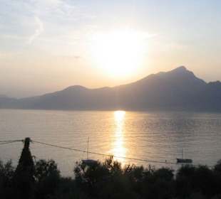 Le lac couché du soleil