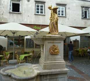 Zentral gelegen, mit Terrasse am Fluss