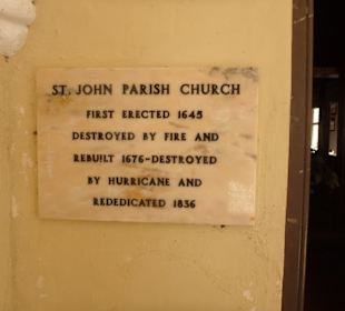 Marmorschild mit kurzer Kirchengeschichte