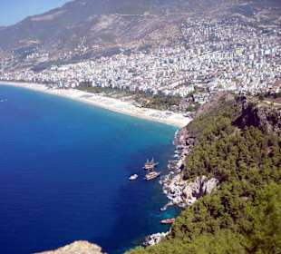 Der Kleopatrastrand von der Burg aus