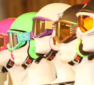 Eine riesen Auswahl an Helmen & Skibrillen