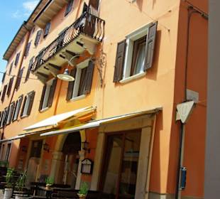 Häuser und Geschäfte Arco