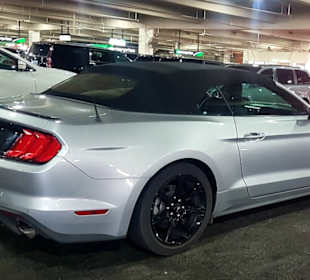 Im großen Parkhaus der Rental Cars