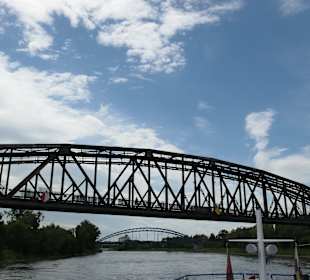 Elbe-Fahrt mit einem Schiff der Weißen Flotte