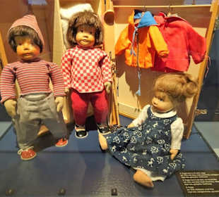 In der Puppenabteilung des Spielzeugmuseums