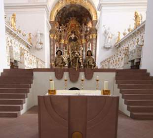 Freitreppe zum Hochaltar