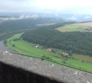 Entlang der Festungsmauer