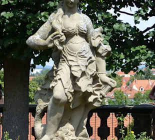 Ros32 - Statue