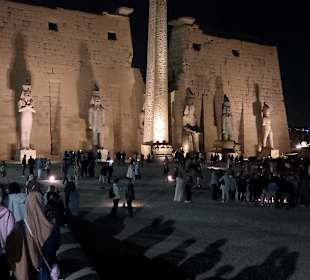 Beeindruckend: Luxor-Tempel bei Dunkelheit