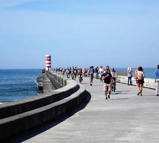 Spaziergänger auf der Nordmole