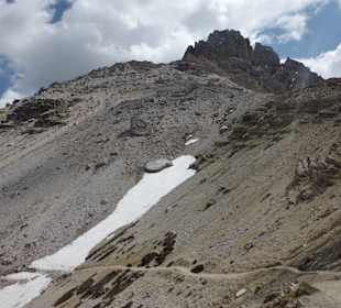 Der lange Weg von der Hütte zum Sattel
