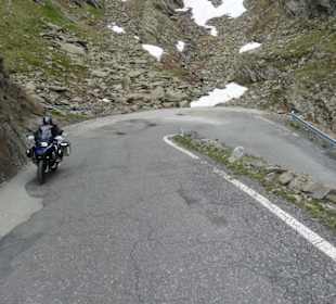Südrampe rauher Asphalt