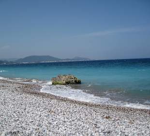 Spaziergang am Felsenstrand in Rhodos!