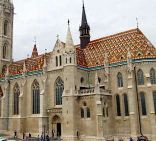 Mathiaskirche, von der Fischerbasteiseite gesehen