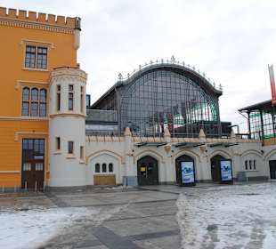 Boczne wejście do Hali Głównej dworca