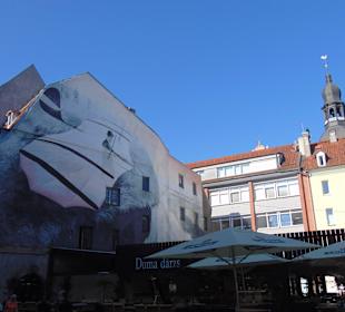 Современное искусство на стенах