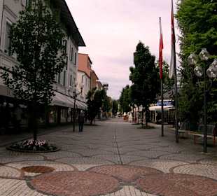 Центральная улица городка