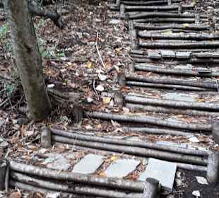 Eine der Steiltreppen im späteren Abschnitt