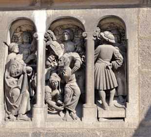 Steinerne Figurengruppen an der Sebalduskirche