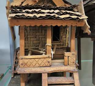 Im Schaumagazin des Übersee-Museums