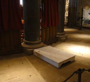 Royal Graves inside
