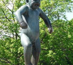 Wütender kleiner Junge - niedlich