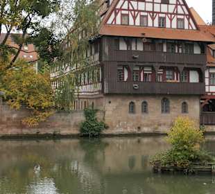 Blick zum Weinstadel am Pegnitz-Ufer