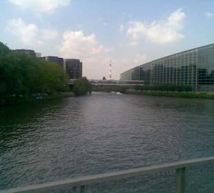 Brücke von Rat zu Parlament