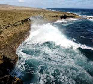 Küste und Brandung an der Boka Tabla