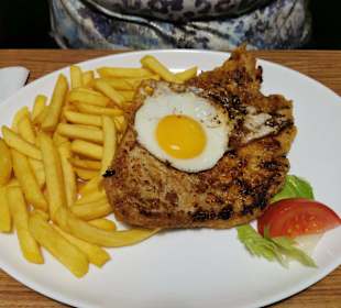 Schnitzel Holsteiner Art
