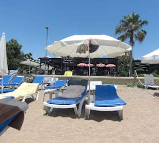 Strand mit Blick zur Bar