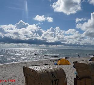 Sonnenschein über die ruhige Ostseelandschaft