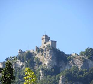 ..ein schöner Turm auf dem Monte Titano..
