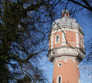 Wasserbecken mit Spritzkanonen Glacis Park