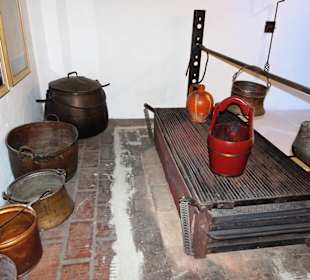 In der mittelalterlichen Küche der Burg Rabenstein