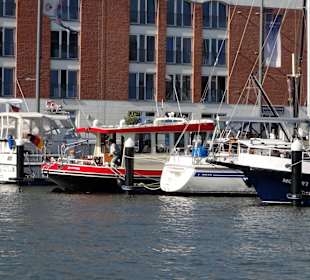 Die Marina von der Wasserseite