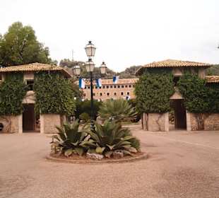 Blick auf das Portal von Lluc