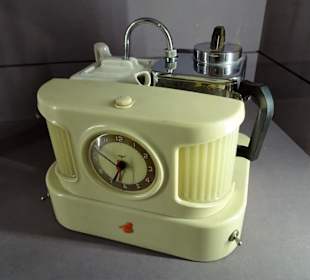 Englischer Teebereiter mit Zeituhr