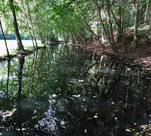 Spaziergang durch den Schlosspark Fantaisie