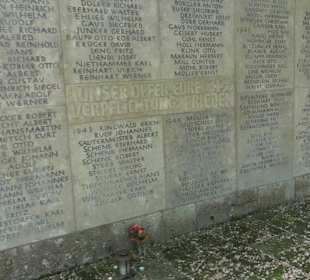 Gefallenendenkmal am Friedhof Holzhausen