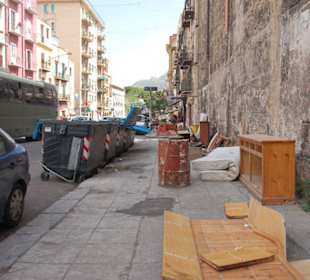 Ulica prowadząca do katedry w Palermo