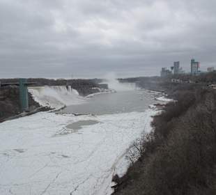 Blicke von der Brücke zwischen der USA und Kanada.