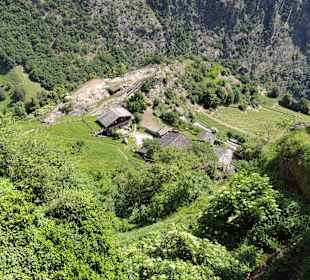 Blick auf einen der Bauernhöfe auf Juval